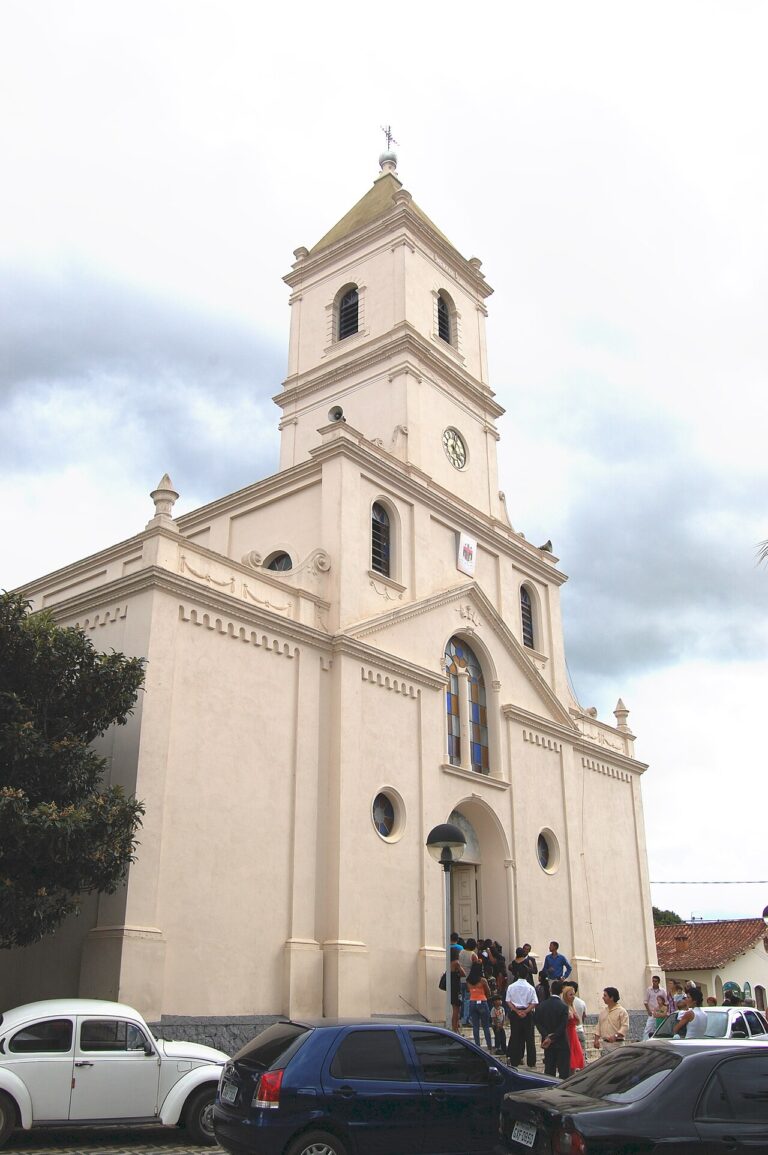 Igreja Matriz de Santa Rita de Cássia, padroeira de Extrema