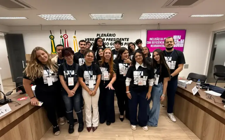 Estudante Nadia Saadi representa Extrema na Etapa Estadual do Parlamento Jovem