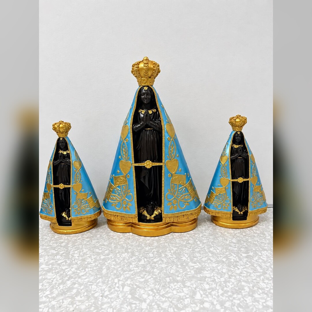 Três Nossas Senhoras Aparecida pintadas à mão