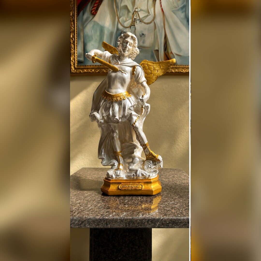São Miguel Arcanjo pintado à mão
