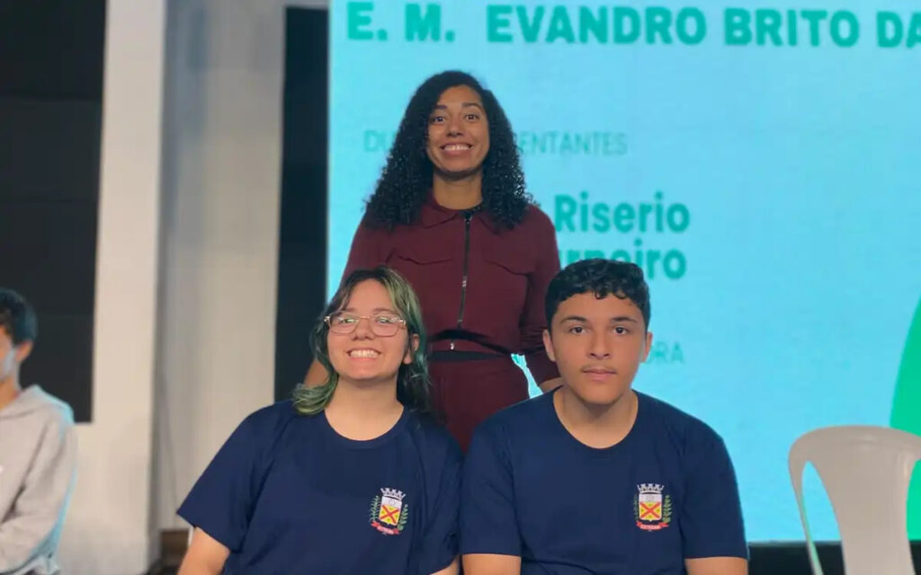 Alunos da Escola Municipal Evandro Brito da Cunha, vencedores da etapa municipal da Gincana do Saber