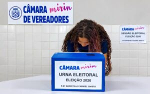 Câmara Mirim de Extrema empossa 13 vereadores mirins em sessão solene no dia 19 de outubro